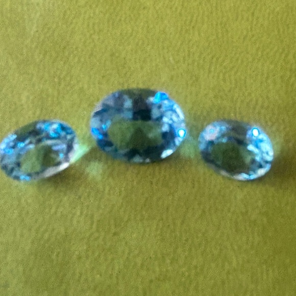 3.1 Carat Faceted Blue Topaz - Picture 4 of 4